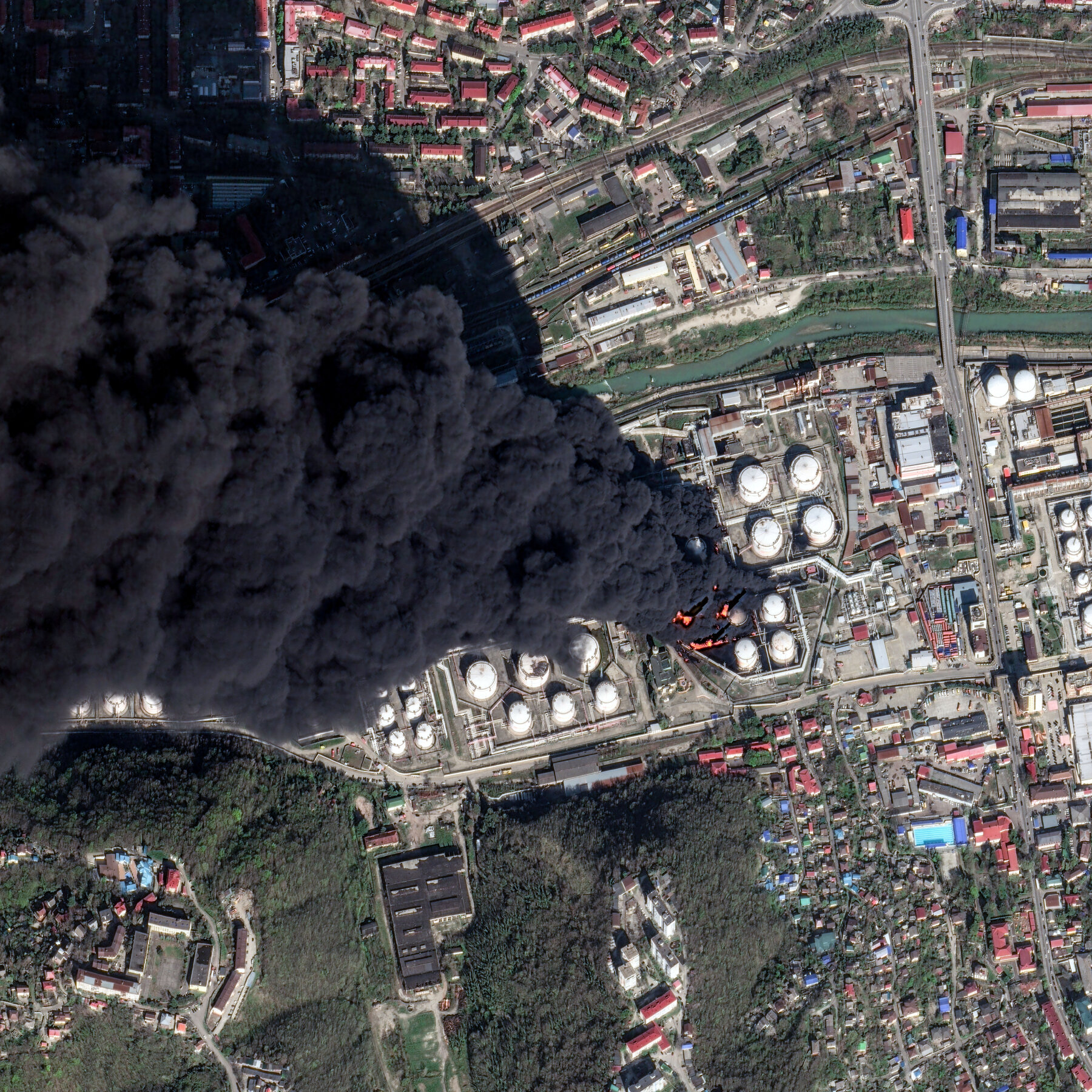 As Ukraine Strikes Russian Oil Sites, an Environmental Disaster Unfolds